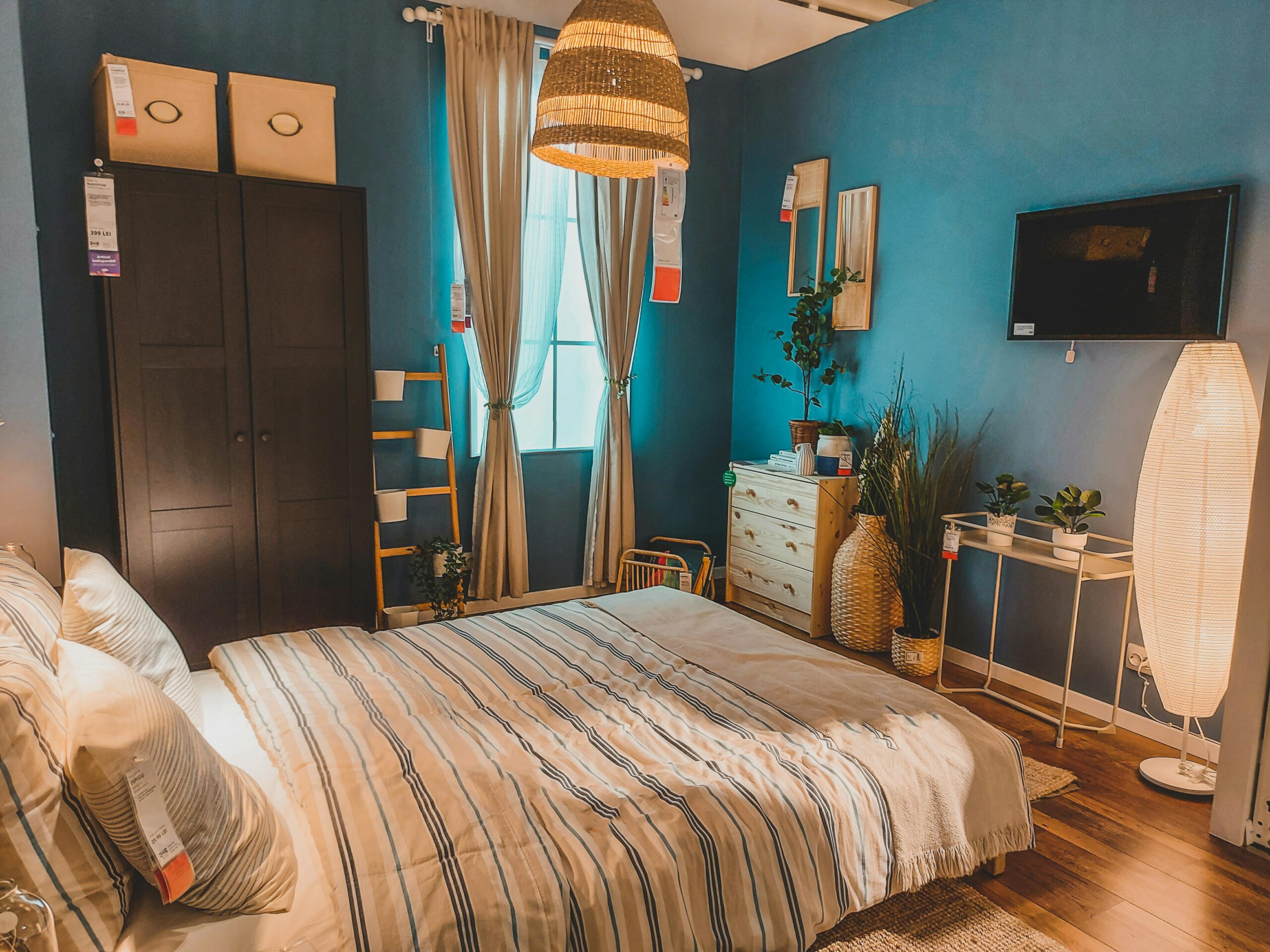 How to Organize a Small Bedroom for Maximum Functionality